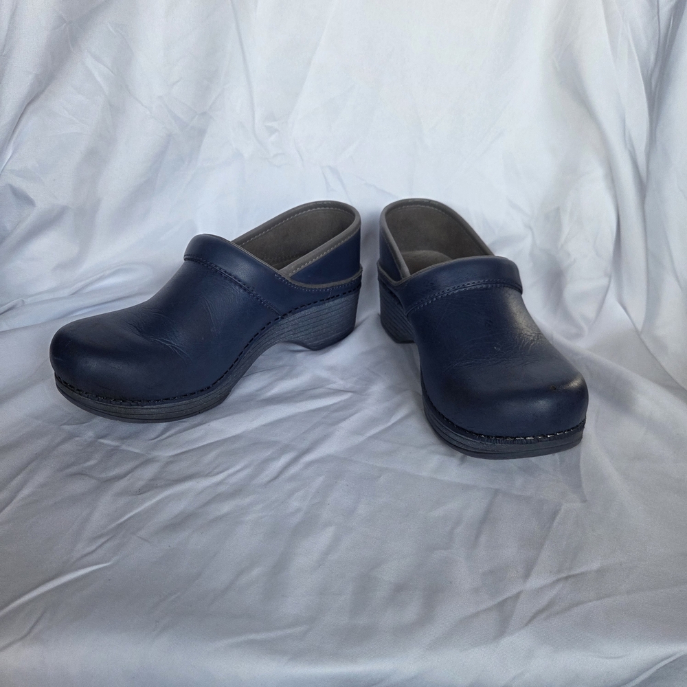 Dansko LT Pro Indigo Smooth Clogs Size 36 Blue Slip On Clogs